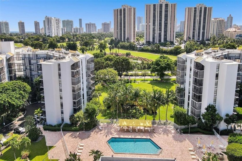 This meticulously maintained, bright and airy 1 bedroom, 1 1/2 - Beach Condo for sale in Aventura, Florida on Beachhouse.com