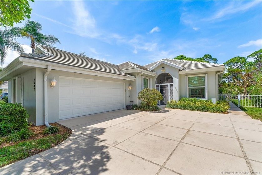 Impeccably maintained 3BR, 2BA home with side-facing 2CG - Beach Home for sale in Hobe Sound, Florida on Beachhouse.com