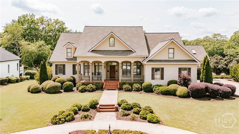 Nestled on the lake in Jennings Mill, this 4 bedroom, 3.5 bath - Beach Home for sale in Watkinsville, Georgia on Beachhouse.com
