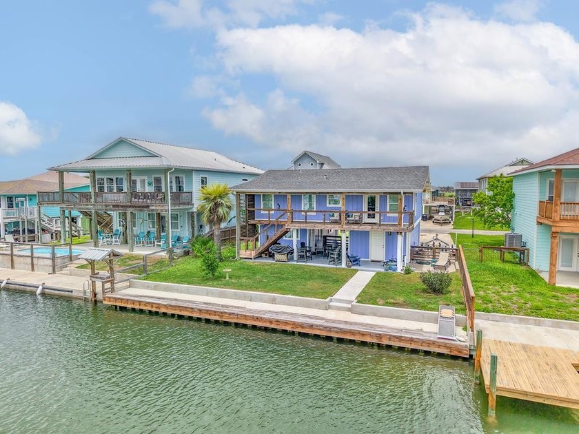 Welcome to your fully renovated waterfront retreat in City by - Beach Home for sale in City by The Sea, Texas on Beachhouse.com