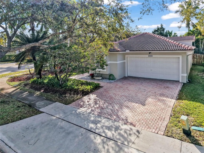 Beautiful Single Family Home on a desirable corner lot in the - Beach Home for sale in Pembroke Pines, Florida on Beachhouse.com