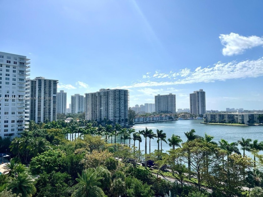 BEAUTIFUL AND BIG 1/1.5 IN VERY DESIRABLE ADMIRAL'S PORT COMPLEX - Beach Condo for sale in Aventura, Florida on Beachhouse.com