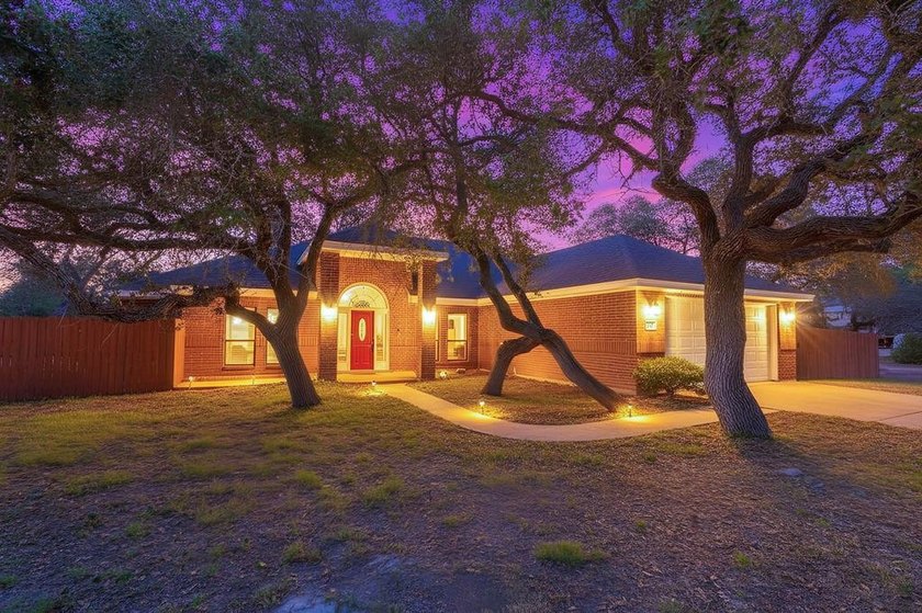 The Best of Both Worlds -- Country Peace, Town Convenience. Wide - Beach Home for sale in Aransas Pass, Texas on Beachhouse.com