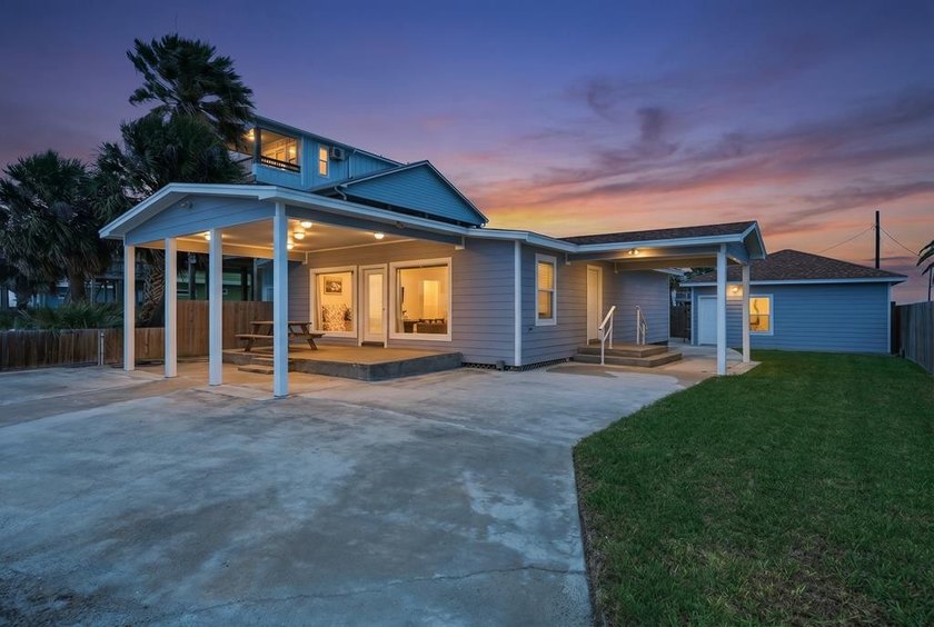 214 Dead Ends Dr - Where the horizon meets the water and sunsets - Beach Home for sale in Rockport, Texas on Beachhouse.com