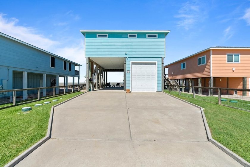 This beautiful 4/3 waterfront and water view property is calling - Beach Home for sale in Rockport, Texas on Beachhouse.com