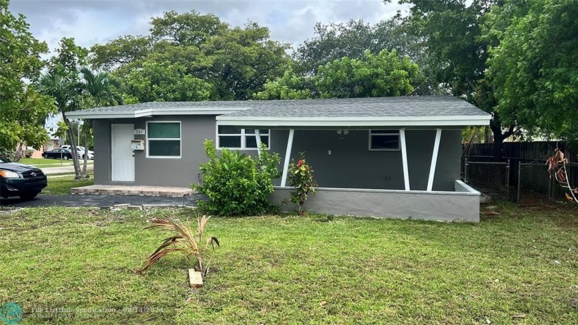 Amazing location east of Dixie and minutes away from the highway - Beach Home for sale in Oakland Park, Florida on Beachhouse.com