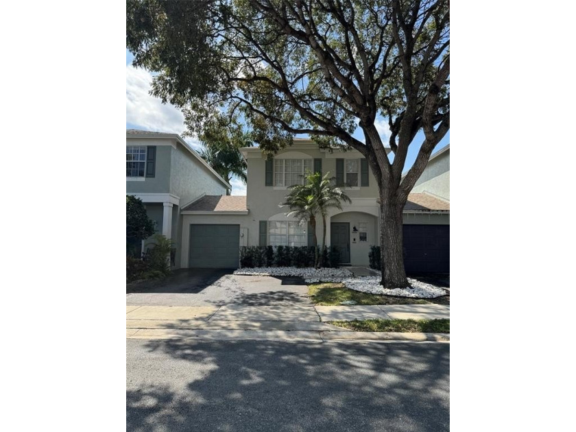 Beautifully renovated townhome in the desirable neighborhood of - Beach Townhome/Townhouse for sale in Tamarac, Florida on Beachhouse.com