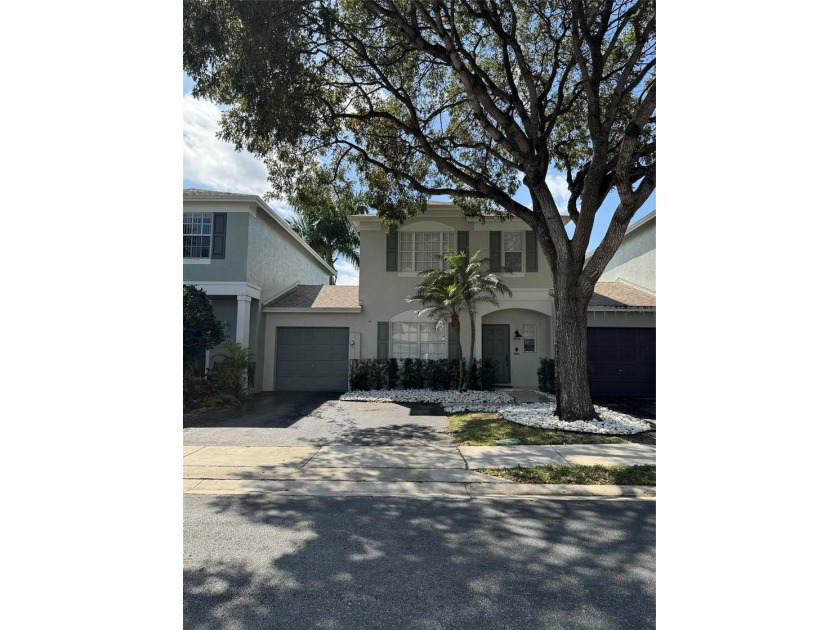 Beautifully renovated townhome in the desirable neighborhood of - Beach Townhome/Townhouse for sale in Tamarac, Florida on Beachhouse.com