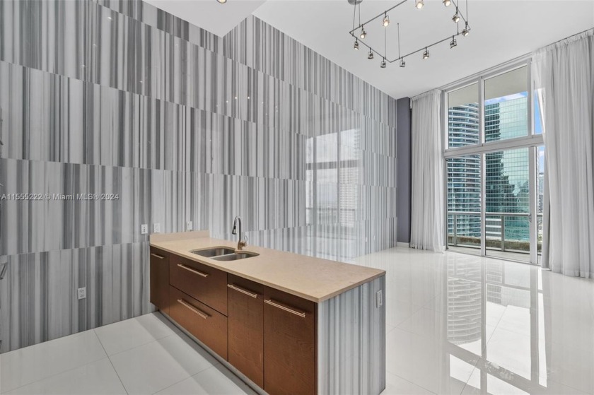 UNIQUE HIGH CEILING WITH PORCELAIN FLOORS AND WALLS, BEAUTIFULL - Beach Condo for sale in Miami, Florida on Beachhouse.com