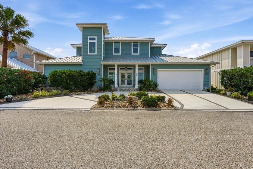 Experience an unbelievable view from this exceptional home in a - Beach Home for sale in Rockport, Texas on Beachhouse.com