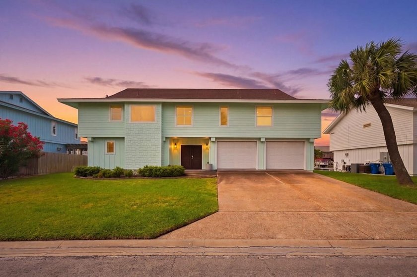 Beautifully Remodeled Coastal Dream on Key Allegro Isle located - Beach Home for sale in Rockport, Texas on Beachhouse.com