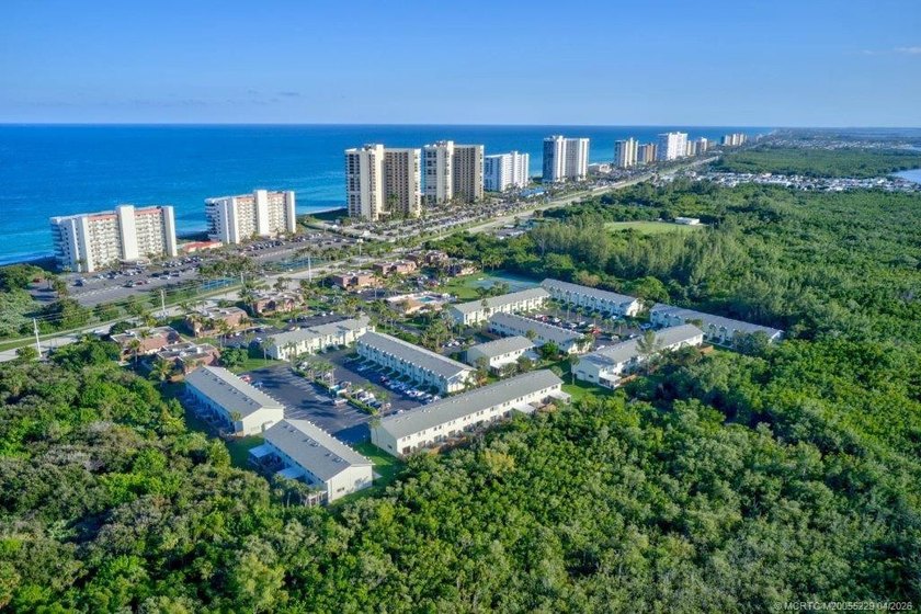 The Perfect home to make your own beach house! Comes furnished - Beach Condo for sale in Jensen Beach, Florida on Beachhouse.com