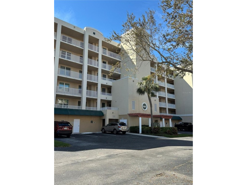 Price reduced on this top floor corner unit!  Spacious 3 Br 2 - Beach Condo for sale in St. Petersburg, Florida on Beachhouse.com
