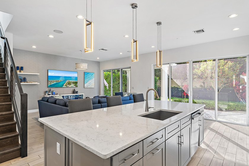 Built in 2022, this modern single-family residence is located - Beach Home for sale in Palm Beach Gardens, Florida on Beachhouse.com