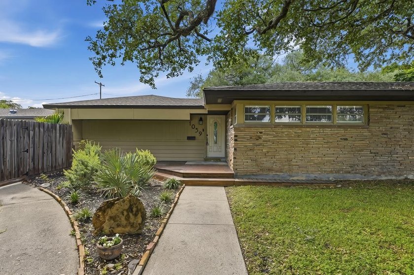 Welcome to your dream entertainer's retreat! This fully - Beach Home for sale in Aransas Pass, Texas on Beachhouse.com