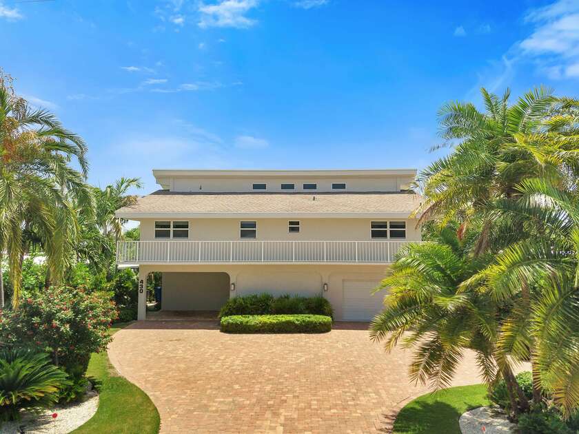 420 11th Street, Key Colony Beach MLS #600372 $3,400,000 4 - Beach Home for sale in Key Colony Beach, Florida on Beachhouse.com