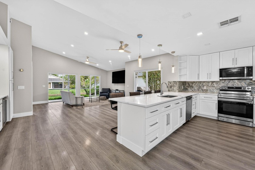 Welcome to luxury living in Eastpointe Country Club! This - Beach Home for sale in Palm Beach Gardens, Florida on Beachhouse.com