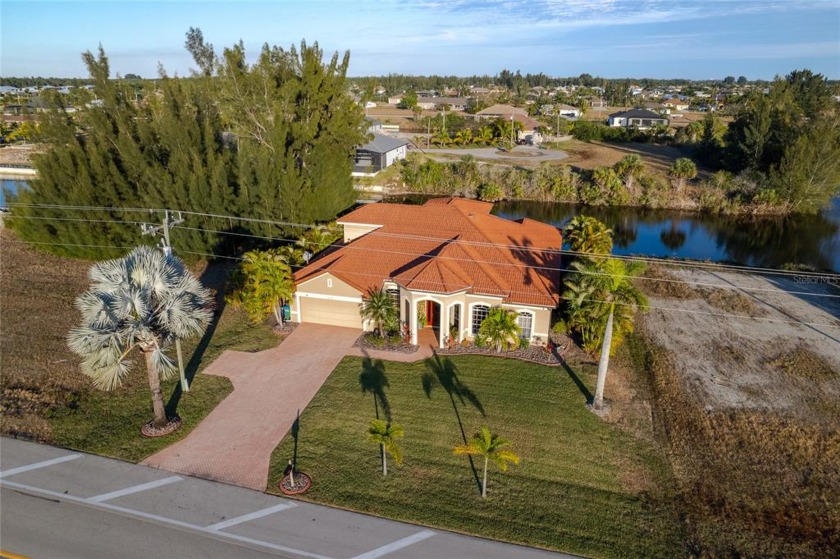 PRICE CORRECTION!! AGENTS READ REMARKS! Bring your boat and dock - Beach Home for sale in Cape Coral, Florida on Beachhouse.com