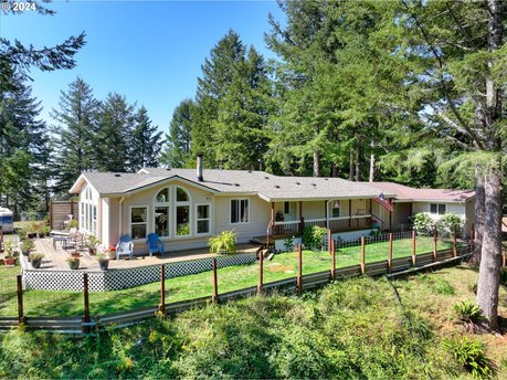 Welcome to your new sanctuary--a beautifully updated and - Beach Home for sale in Brookings, Oregon on Beachhouse.com