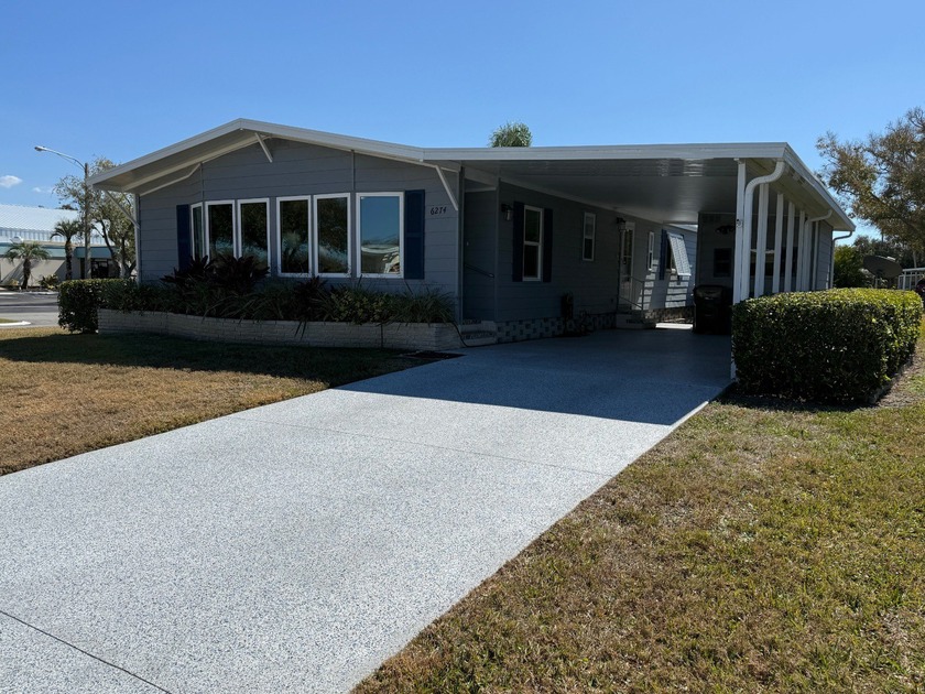 THIS HOME IS ON LEASED LAND WITH AN APPROXIMATE MONTHLY LOT - Beach Home for sale in Sarasota, Florida on Beachhouse.com
