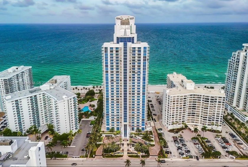 Welcome to Ocean Palms in Hollywood Beach. Offering a spacious - Beach Condo for sale in Hollywood, Florida on Beachhouse.com