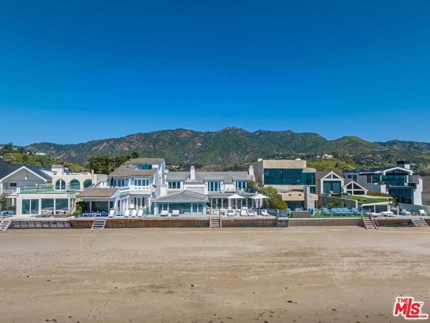 Divinely designed for daily beach access and quintessential - Beach Home for sale in Malibu, California on Beachhouse.com