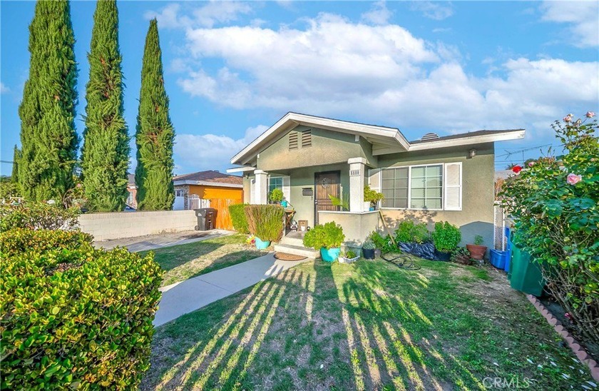 The Real Estate Group is proud to present this beautiful North - Beach Home for sale in Long Beach, California on Beachhouse.com