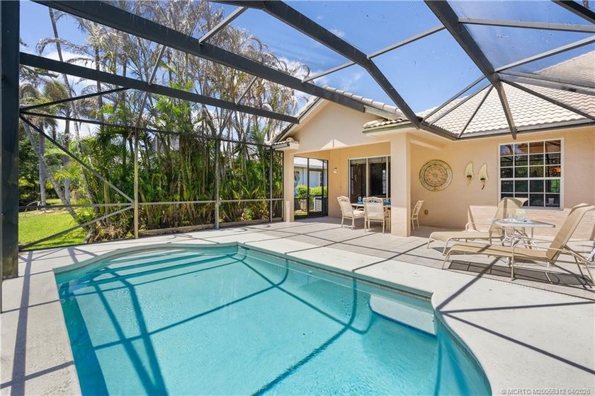 Welcome to easy Florida living in Jensen Beach Country Club - Beach Home for sale in Jensen Beach, Florida on Beachhouse.com