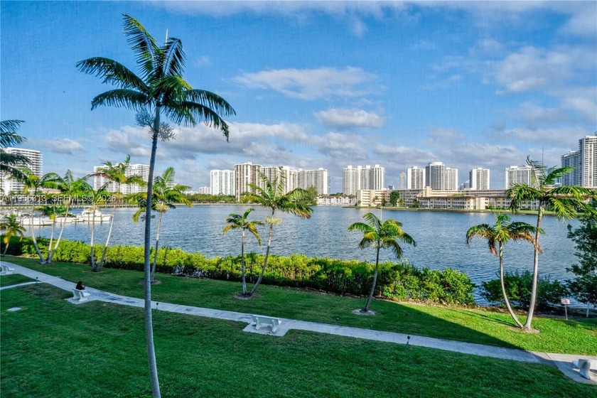 BEAUTIFULLY RENOVATED MODERN 1 BEDROOM, 1 BATH RESIDENCE WITH - Beach Condo for sale in Aventura, Florida on Beachhouse.com