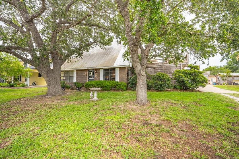 Amazing views from this 3/2/2 home in Ingleside on the Bay. Sits - Beach Home for sale in Ingleside on The Bay, Texas on Beachhouse.com