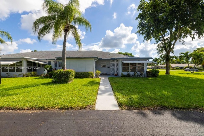 Active 55+ community inDelray Beach! This spacious 2-bed, 2-bath - Beach Home for sale in Delray Beach, Florida on Beachhouse.com