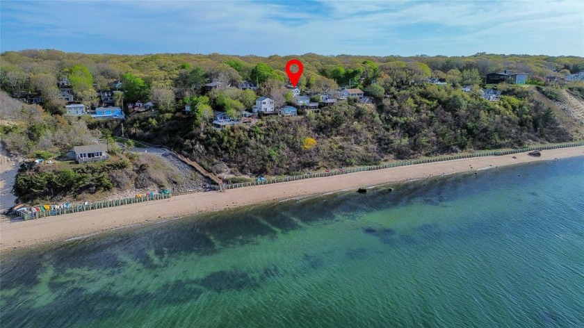 Extensive Views In This Turnkey Vacation Cottage In Seasonal - Beach Home for sale in Baiting Hollow, New York on Beachhouse.com