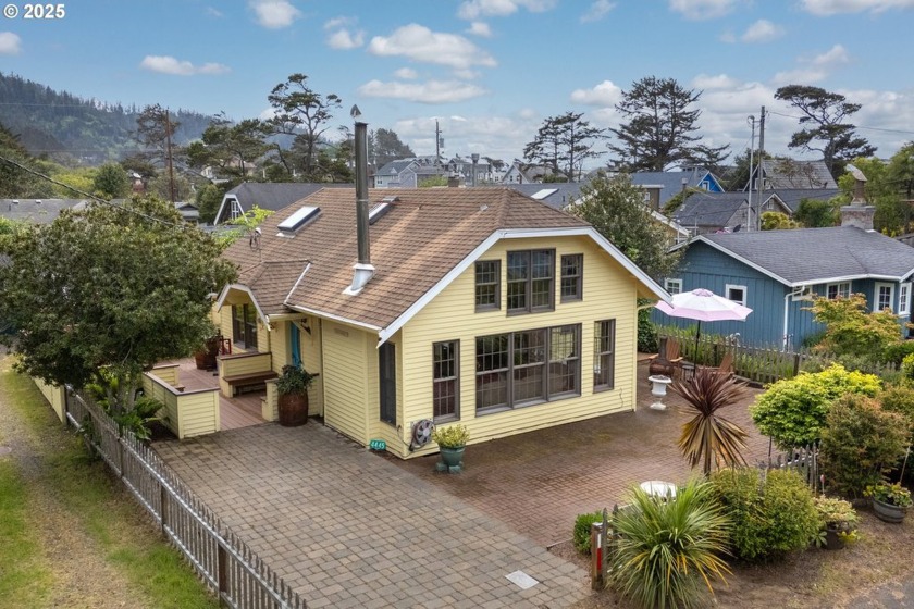 Charming coastal cottage just blocks from the beach and iconic - Beach Home for sale in Neskowin, Oregon on Beachhouse.com