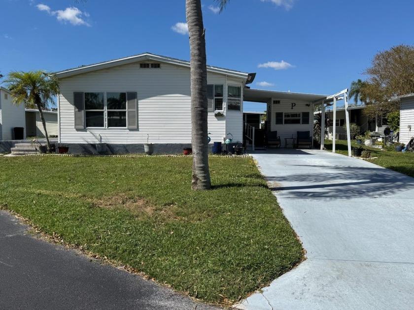 THIS HOME IS LOCATED ON LEASED LAND WITH AN APPROXIMATE MONTHLY - Beach Home for sale in Sarasota, Florida on Beachhouse.com