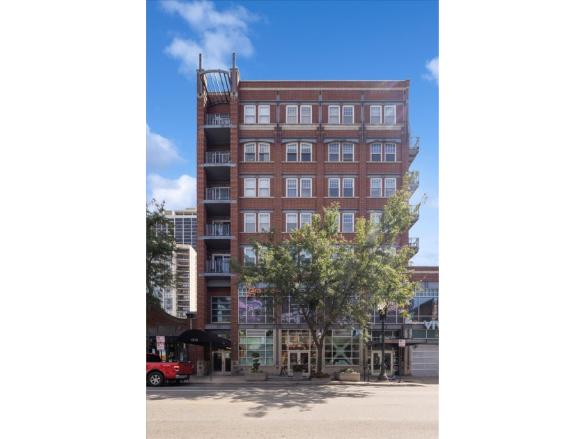 Welcome to this beautifully renovated 1-bedroom, 1.5-bath condo - Beach Condo for sale in Chicago, Illinois on Beachhouse.com