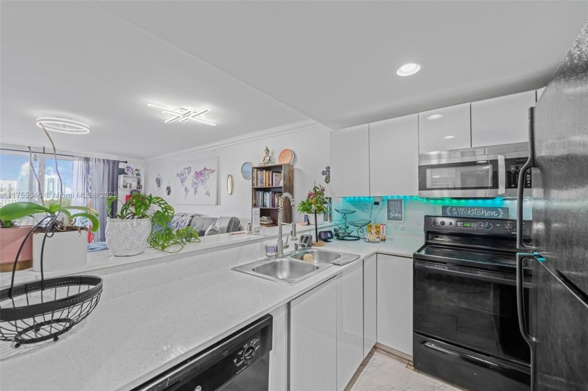 Welcome to this fantastic location in the South of Fifth! This - Beach Condo for sale in Miami Beach, Florida on Beachhouse.com