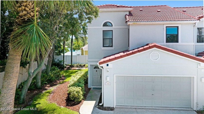 Price Improvement to SELL! This 3BR/2.5BA end-unit townhome has - Beach Townhome/Townhouse for sale in Melbourne Beach, Florida on Beachhouse.com