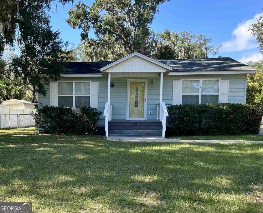 ABSOLUTELY ADORABLE AND CHARMING 3BR/2BA BUNGALOW WITH FENCED - Beach Home for sale in Saint Marys, Georgia on Beachhouse.com