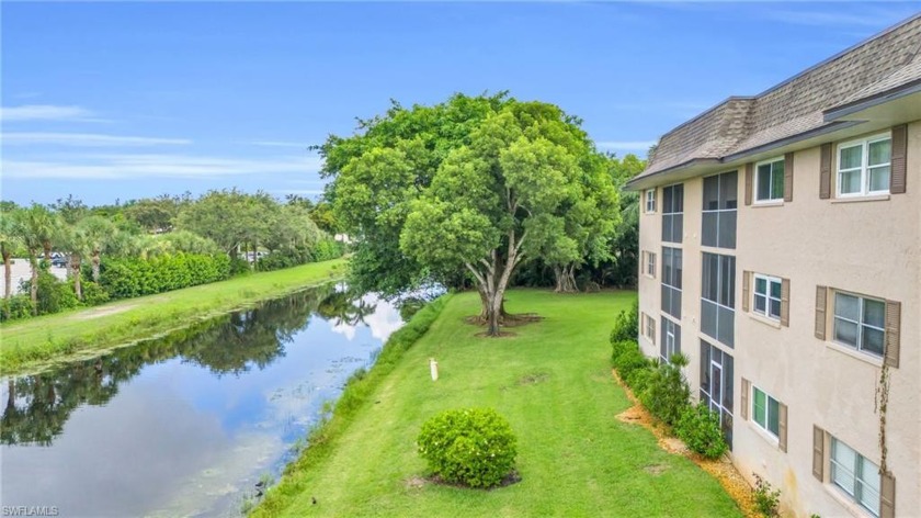 REMODELED and FURNISHED WITH COASTAL CHARM!!  This 2BD/2BA has - Beach Condo for sale in Naples, Florida on Beachhouse.com