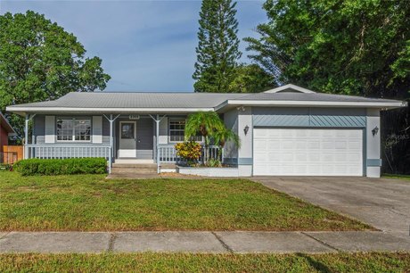 FULLY FURNISHED 3 BED, 2 BATH HOME IMMEDIATELY AVAILABLE!  Quick - Beach Home for sale in Holiday, Florida on Beachhouse.com