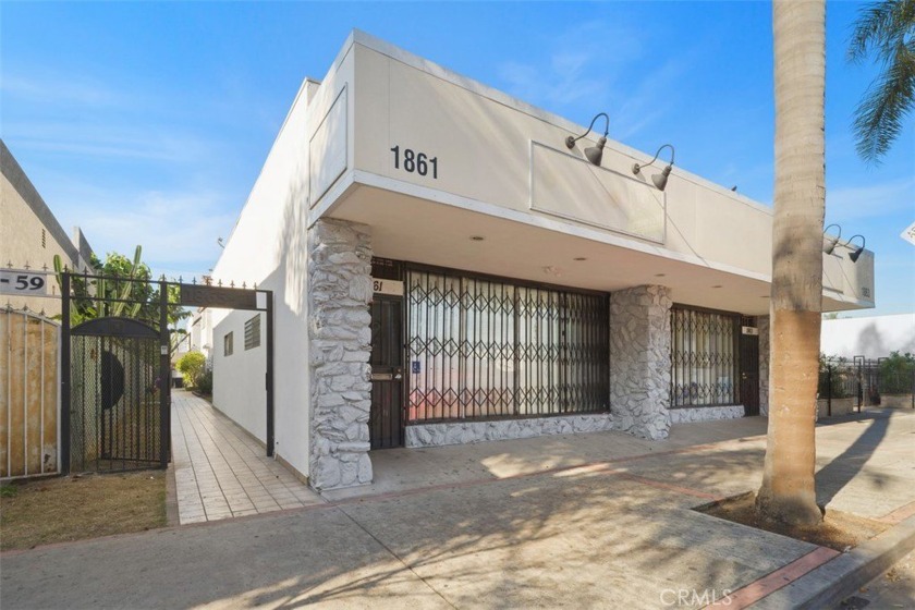 Prime Investment Opportunity! This fully leased mixed-use - Beach Commercial for sale in Long Beach, California on Beachhouse.com