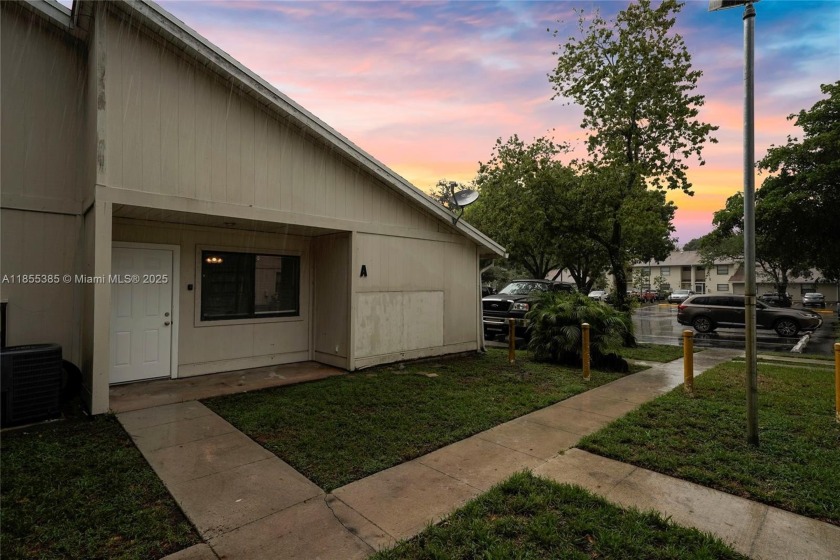 Townhouse in Bella Lago qualifies for FHA or Conventional - Beach Townhome/Townhouse for sale in West Palm Beach, Florida on Beachhouse.com
