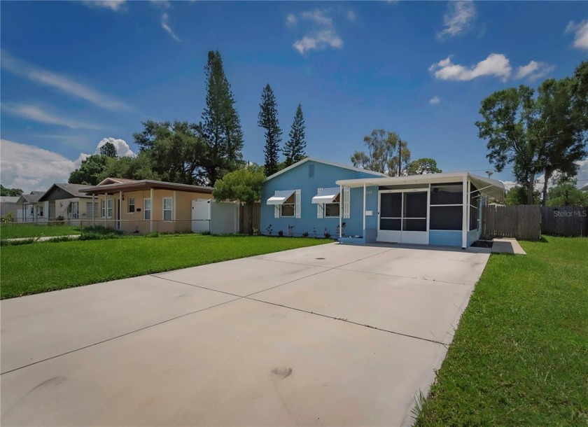 CHECK THIS ONE OUT ~ This home is DRY and had NO DAMAGE from the - Beach Home for sale in St. Petersburg, Florida on Beachhouse.com