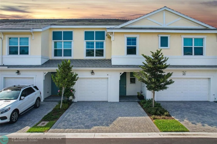 Absolutely Gorgeous Townhouse!!! This 3 Bedroom, 2.5 Bath - Beach Townhome/Townhouse for sale in Deerfield Beach, Florida on Beachhouse.com