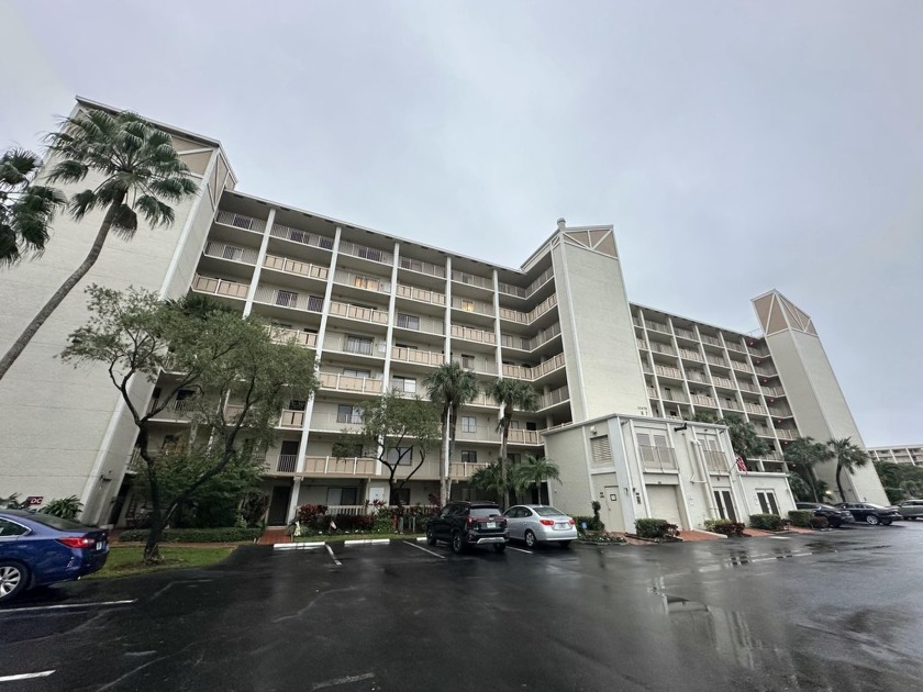 This spacious 2-bedroom, 2-bath condo offers a versatile layout - Beach Condo for sale in Delray Beach, Florida on Beachhouse.com