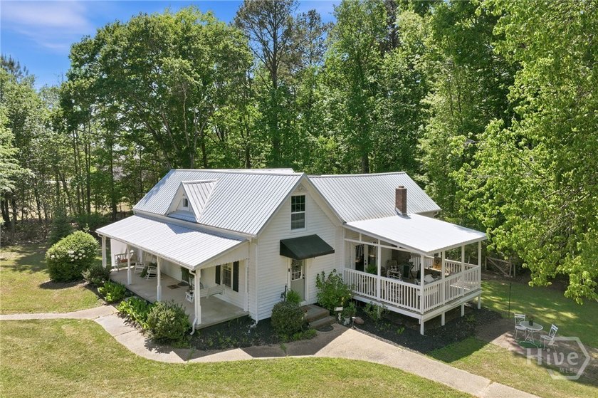 Charming updated 1940's white Farmhouse with 4 bedrooms & 2.5 - Beach Home for sale in Watkinsville, Georgia on Beachhouse.com