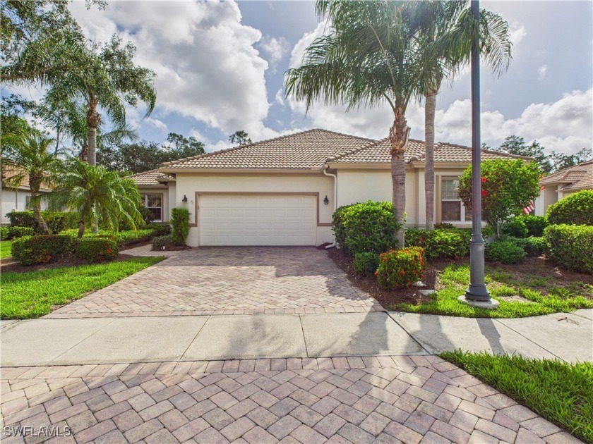 Live with ease and elegance in this beautifully upgraded - Beach Home for sale in Fort Myers, Florida on Beachhouse.com