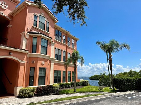 Waterfront living at its finest. Enjoy the fabulous water views - Beach Condo for sale in Clearwater, Florida on Beachhouse.com