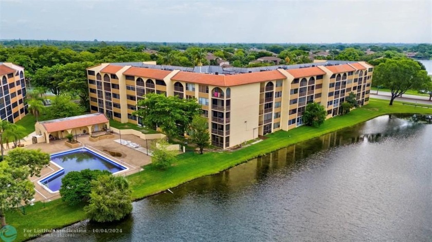 This cozy condo is ideal for both relaxing and entertaining due - Beach Condo for sale in Sunrise, Florida on Beachhouse.com