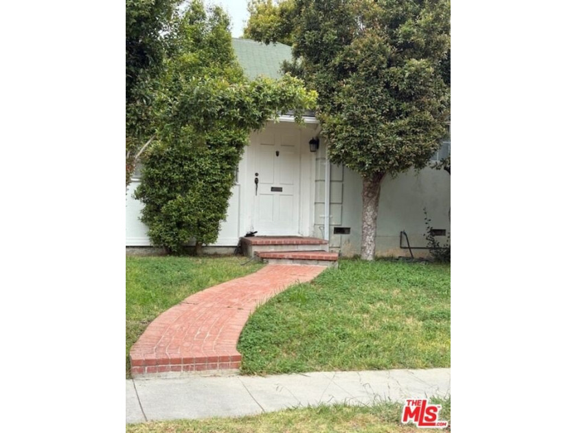 Charming bungalow in prime Santa Monica. 2 bedrooms, 2 baths - Beach Home for sale in Santa Monica, California on Beachhouse.com